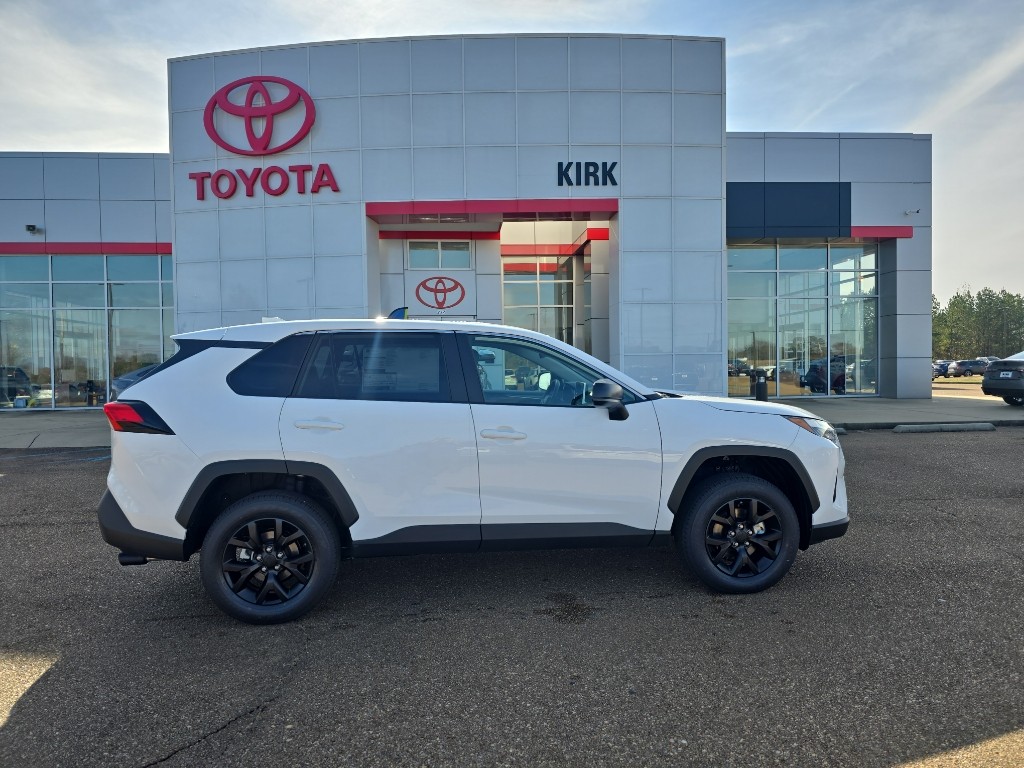 2025 Toyota RAV4 LE's photo