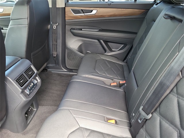 2025 Volkswagen Atlas SE Technology photo 13