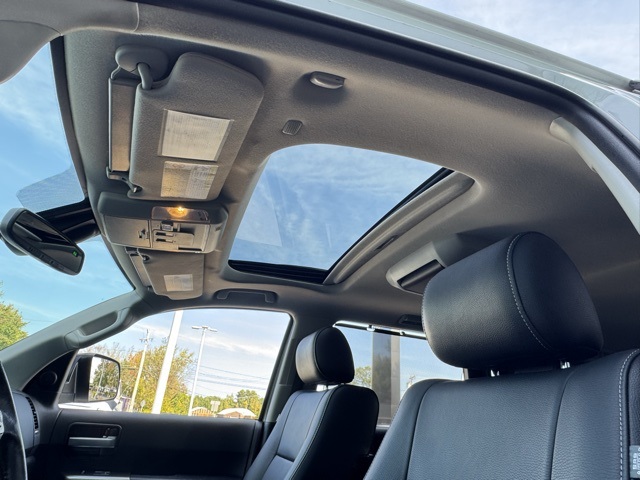 2022 Toyota Sequoia photo 7