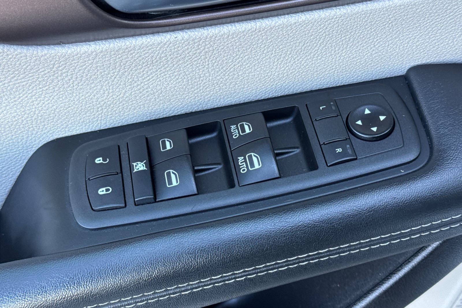 2021 Chrysler Voyager LXi photo 15