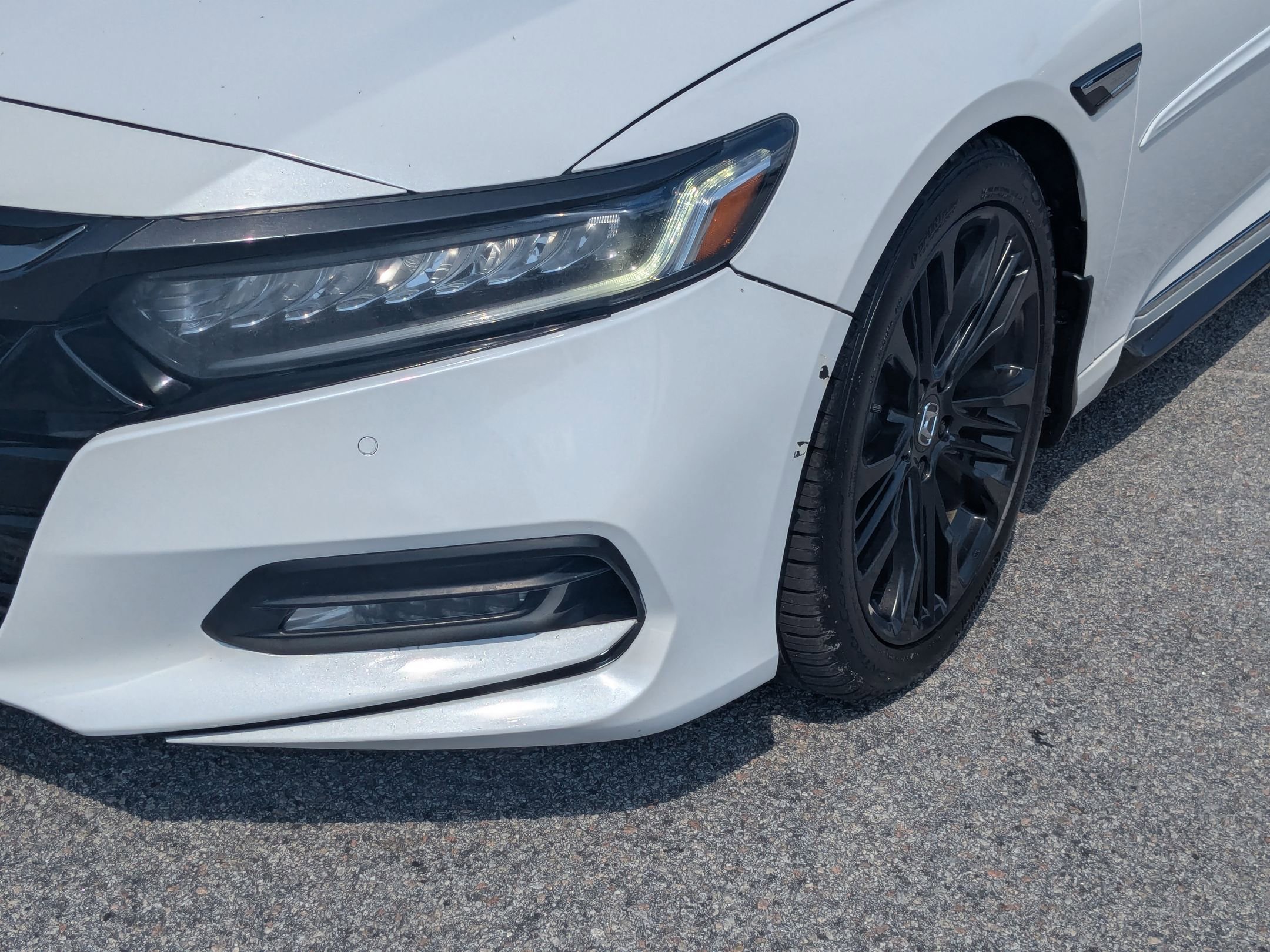 2018 Honda Accord Touring 2.0T photo 9