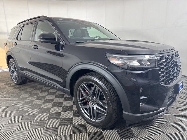 2025 Ford Explorer ST's photo