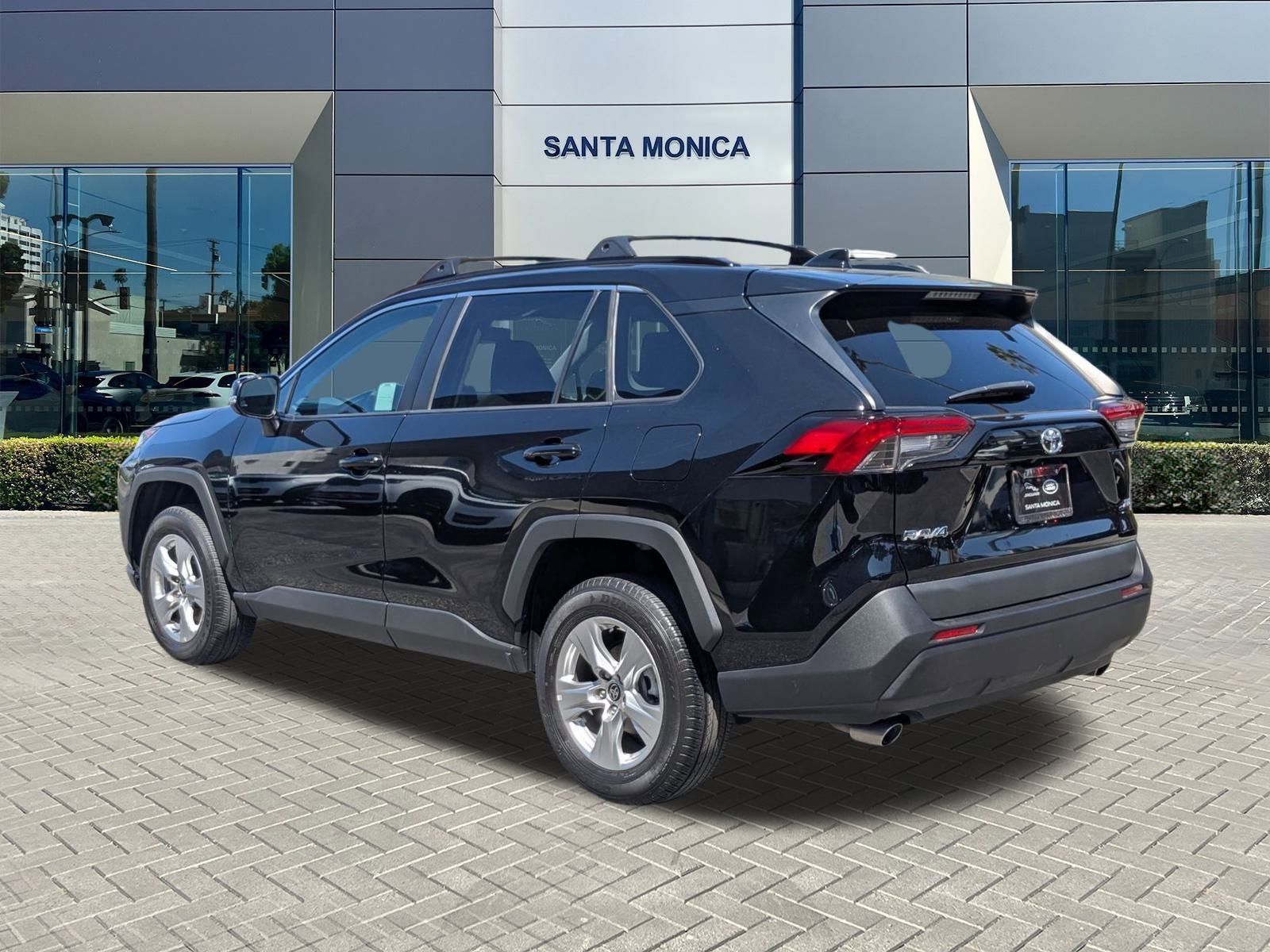 2021 Toyota RAV4 XLE photo 5