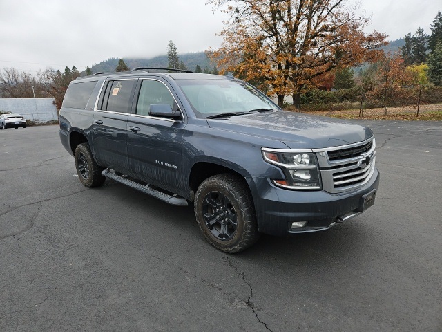 2019 Chevrolet Suburban LT photo 2