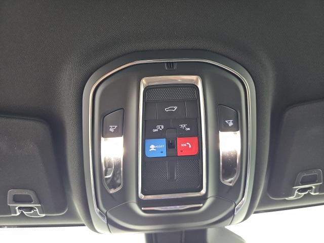 2025 Jeep Grand Cherokee Altitude photo 21