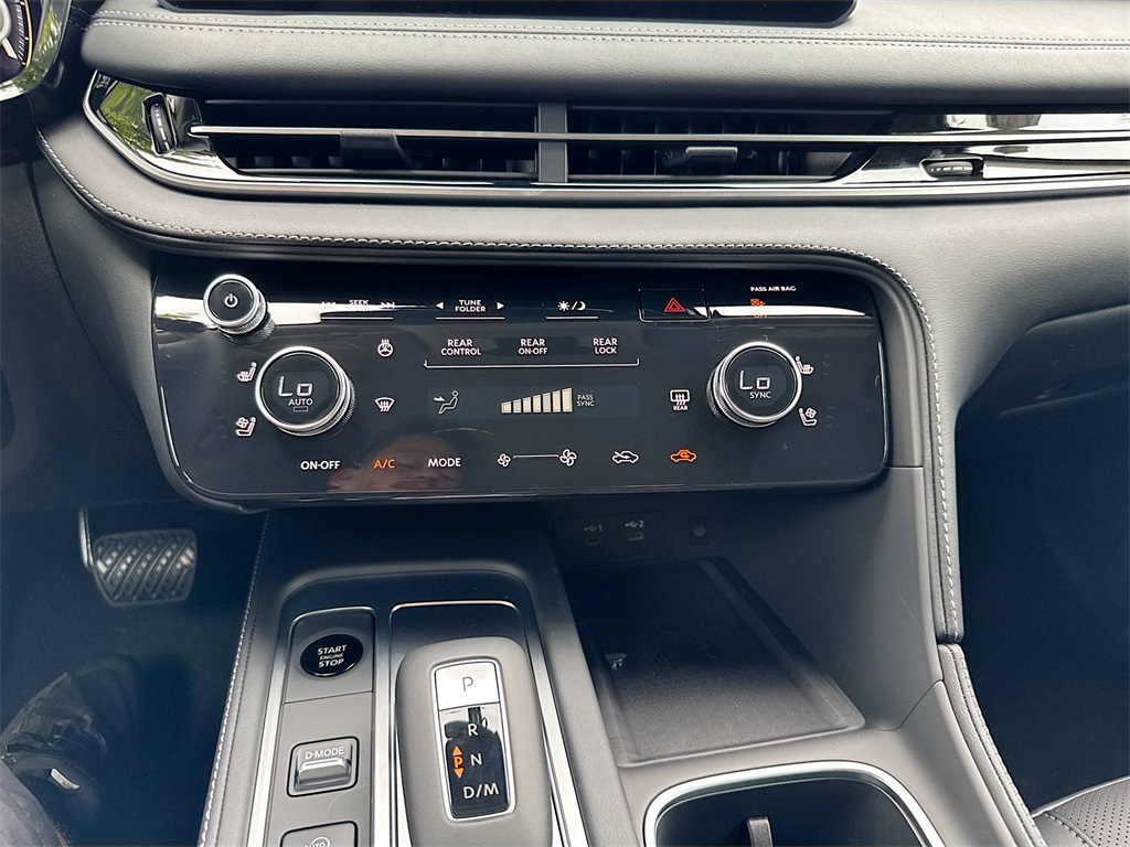 2026 Infiniti QX60 Luxe photo 16