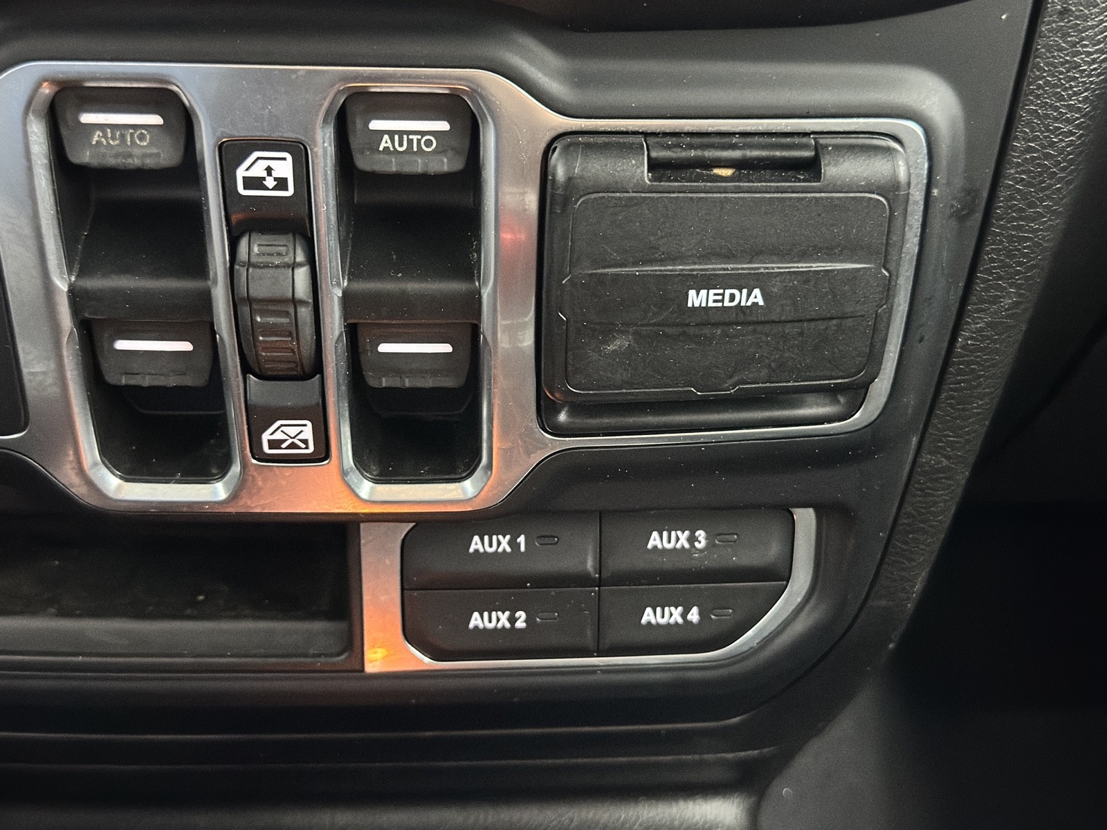 2020 Jeep Gladiator Overland photo 43