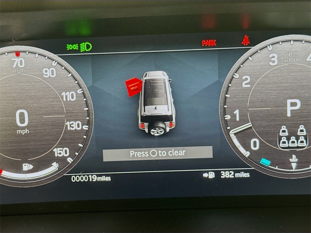 2025 Land Rover Defender 130 X-Dynamic SE photo 9