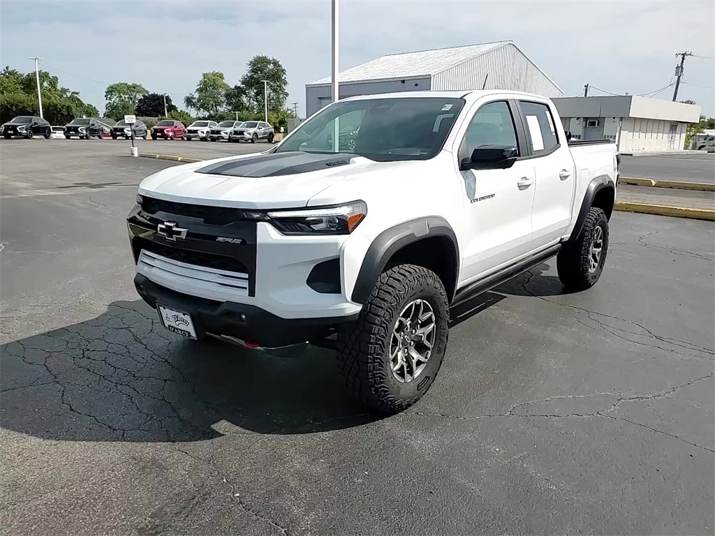 2025 Chevrolet Colorado ZR2 photo 2