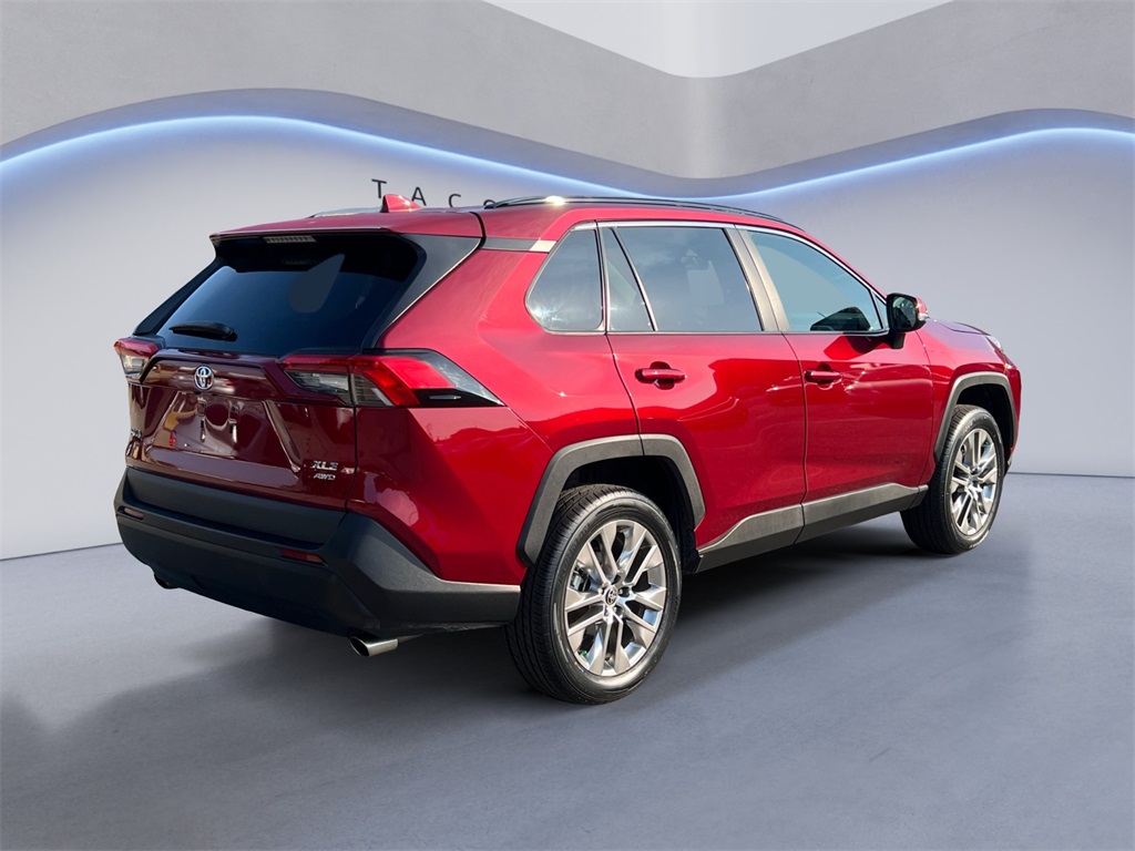 2021 Toyota RAV4 XLE Premium photo 4