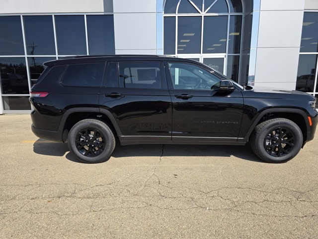 2025 Jeep Grand Cherokee Altitude photo 2