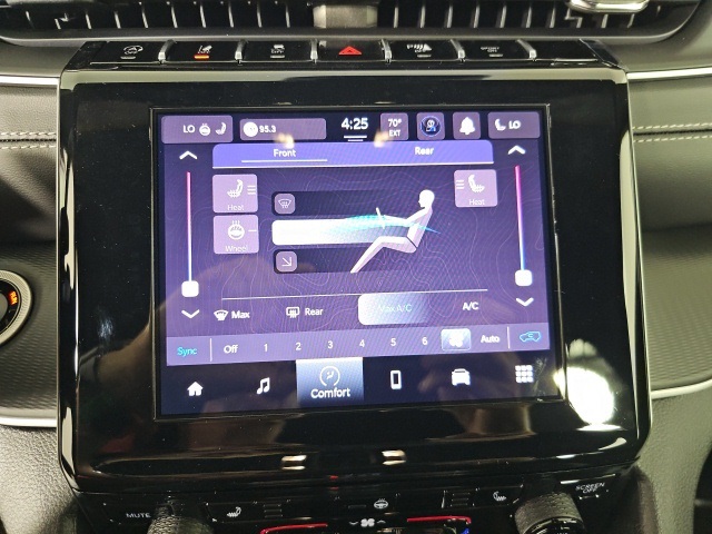 2025 Jeep Grand Cherokee Altitude photo 17