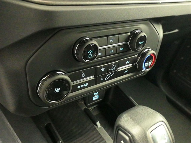 2025 Ford Bronco Base photo 12