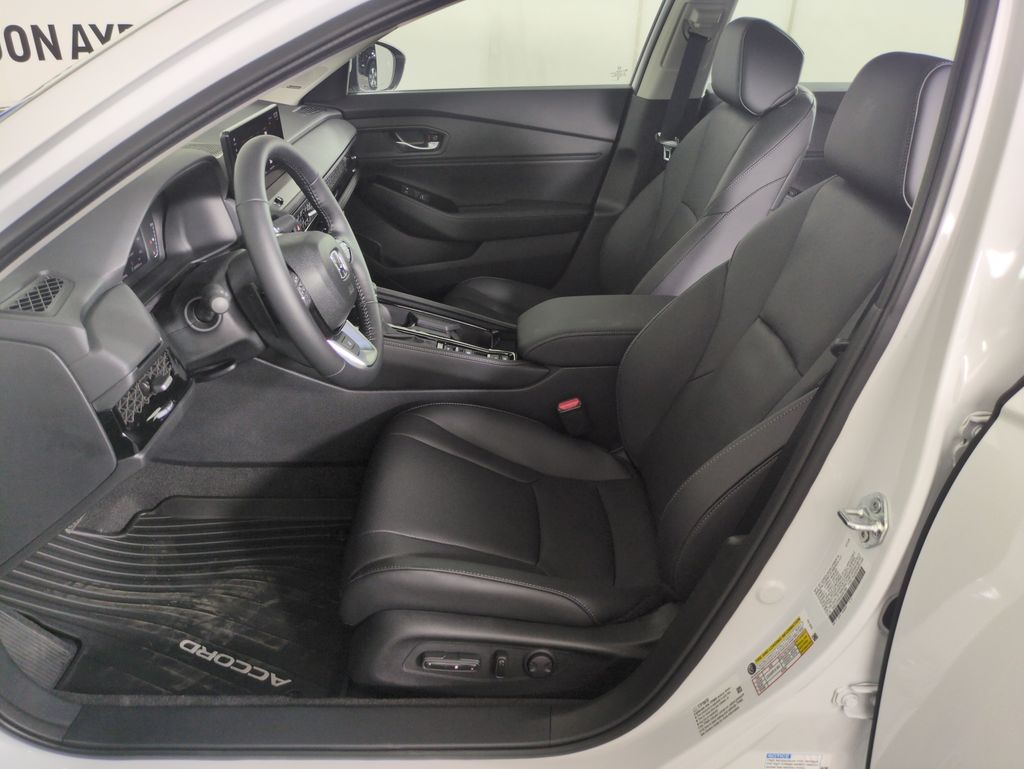 2025 Honda Accord Hybrid Touring photo 9
