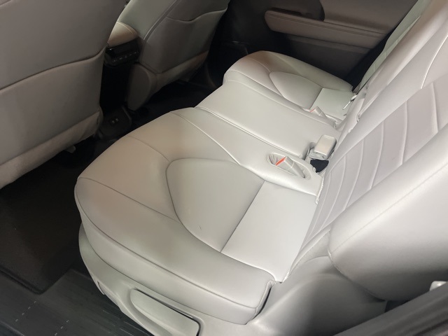 2021 Toyota Highlander XLE photo 27