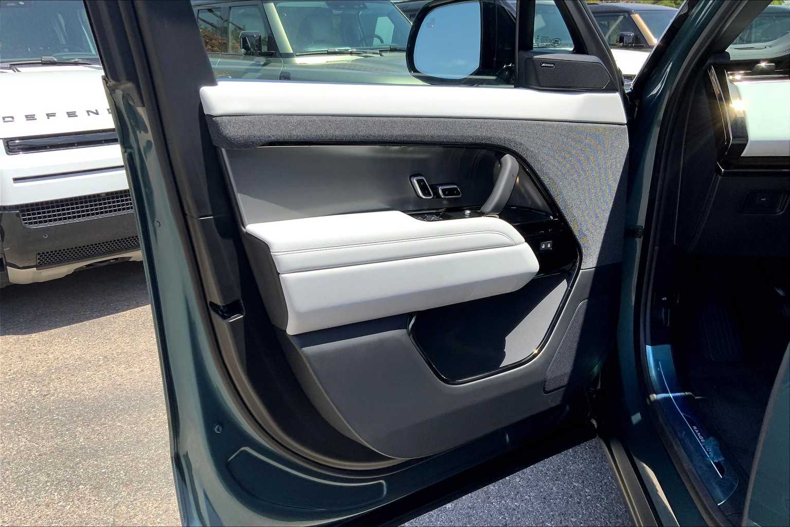 2025 Land Rover Range Rover Sport SE photo 9