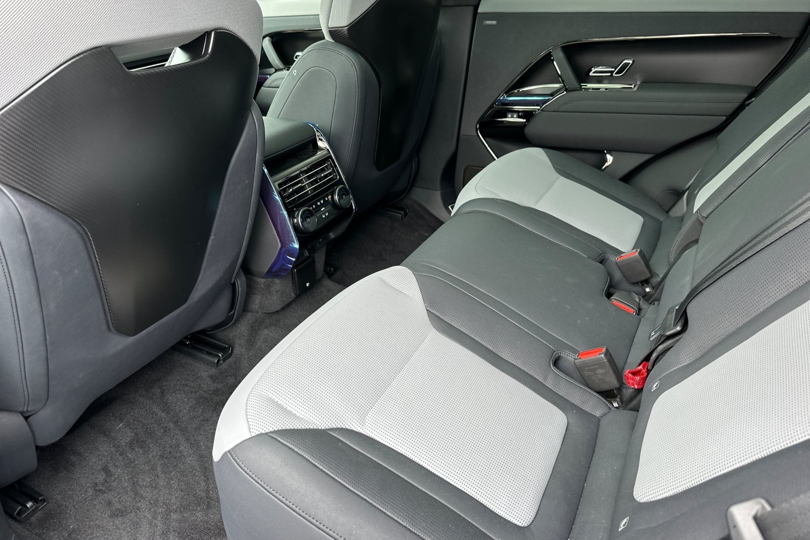 2025 Land Rover Range Rover Sport photo 11