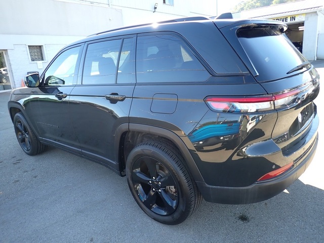 2023 Jeep Grand Cherokee Limited photo 3