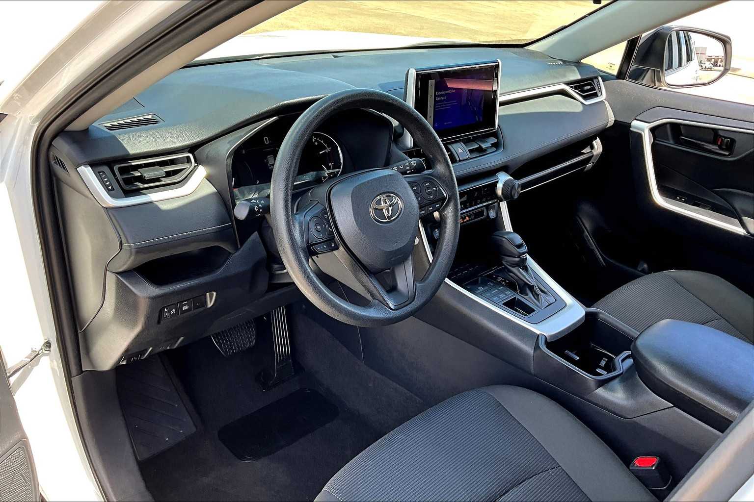 2024 Toyota RAV4 LE photo 17