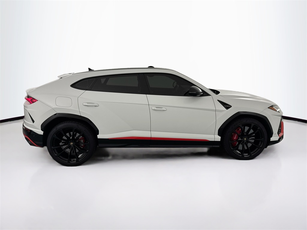 2022 Lamborghini Urus photo 4