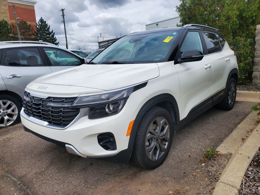 2024 Kia Seltos S photo 2