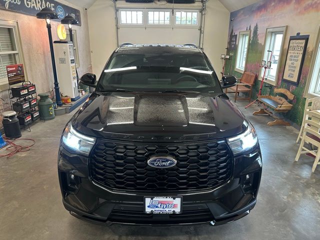 2025 Ford Explorer ST-Line photo 5