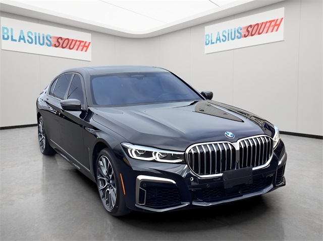 2022 BMW 7 Series M760i's photo