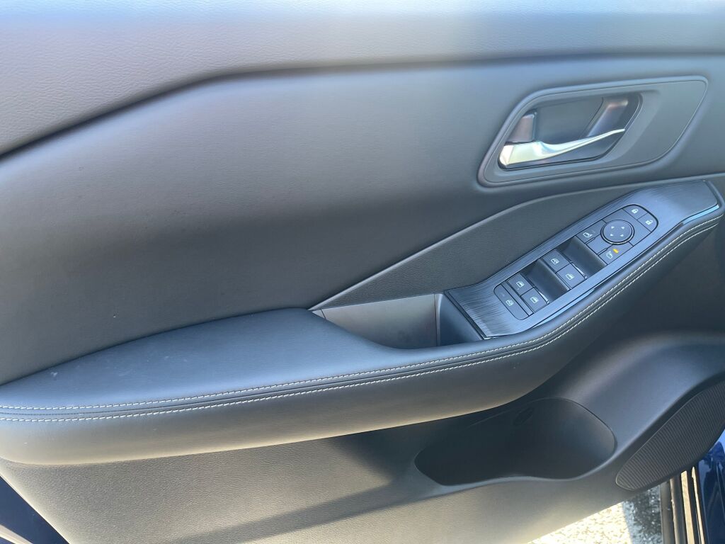 2026 Nissan Rogue SV photo 7