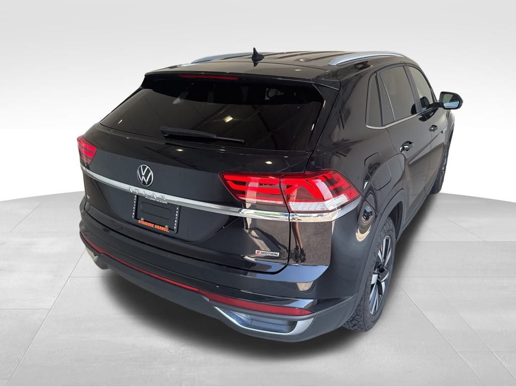 2022 Volkswagen Atlas Cross Sport SE photo 3