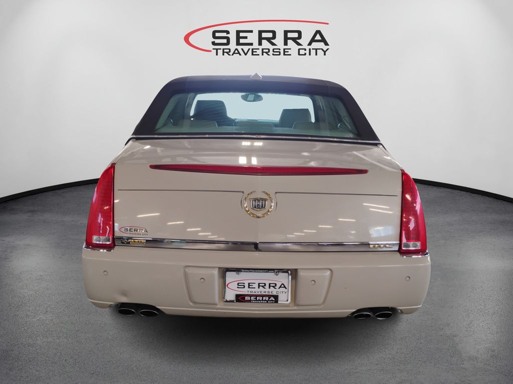 2011 Cadillac DTS Luxury photo 6