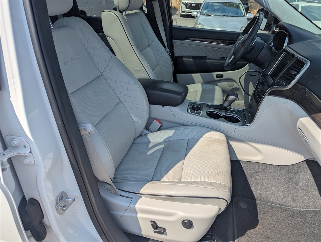 2017 Jeep Grand Cherokee Summit photo 37