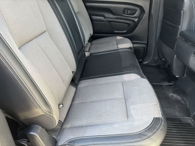 2017 Nissan Titan S photo 14
