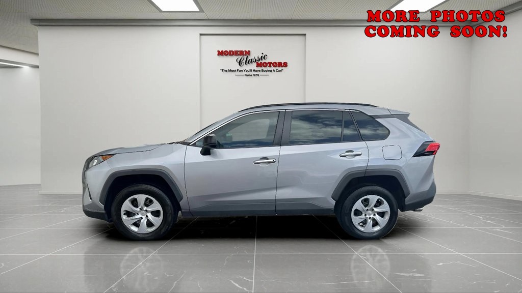 2021 Toyota RAV4 LE photo 4