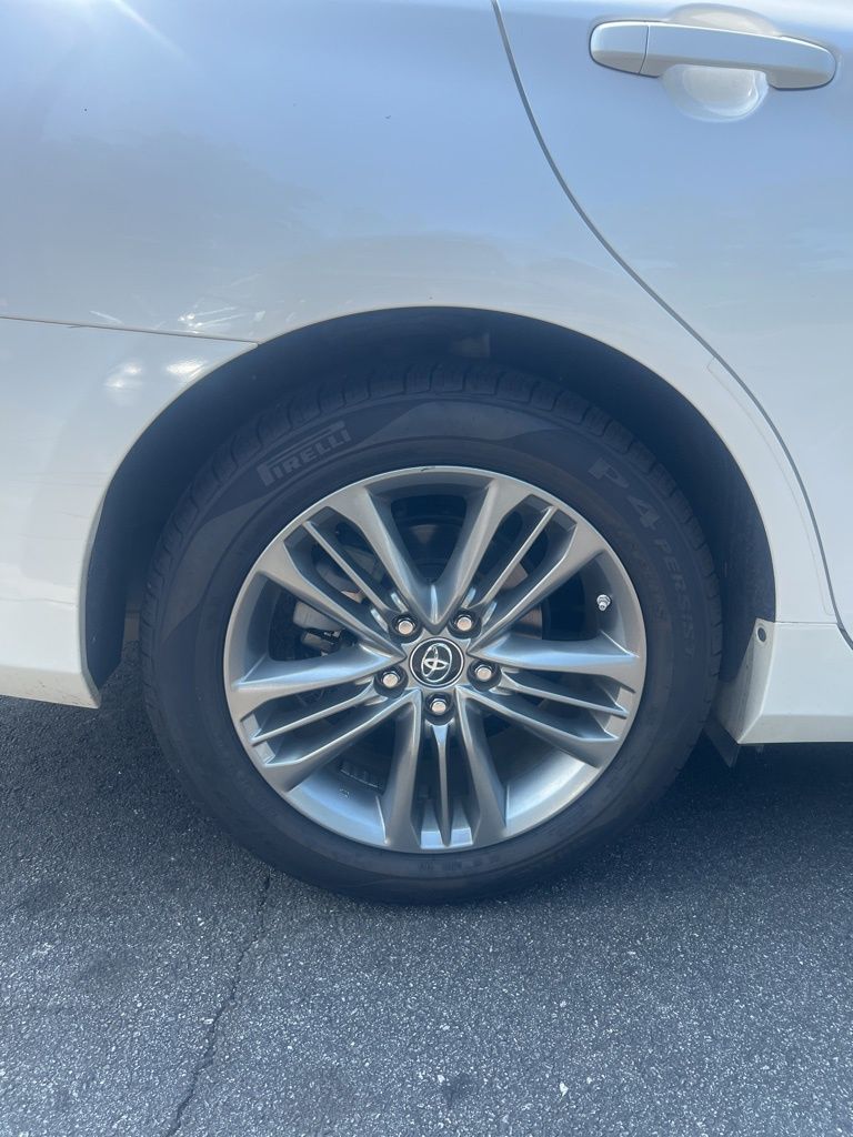 2017 Toyota Camry SE photo 12