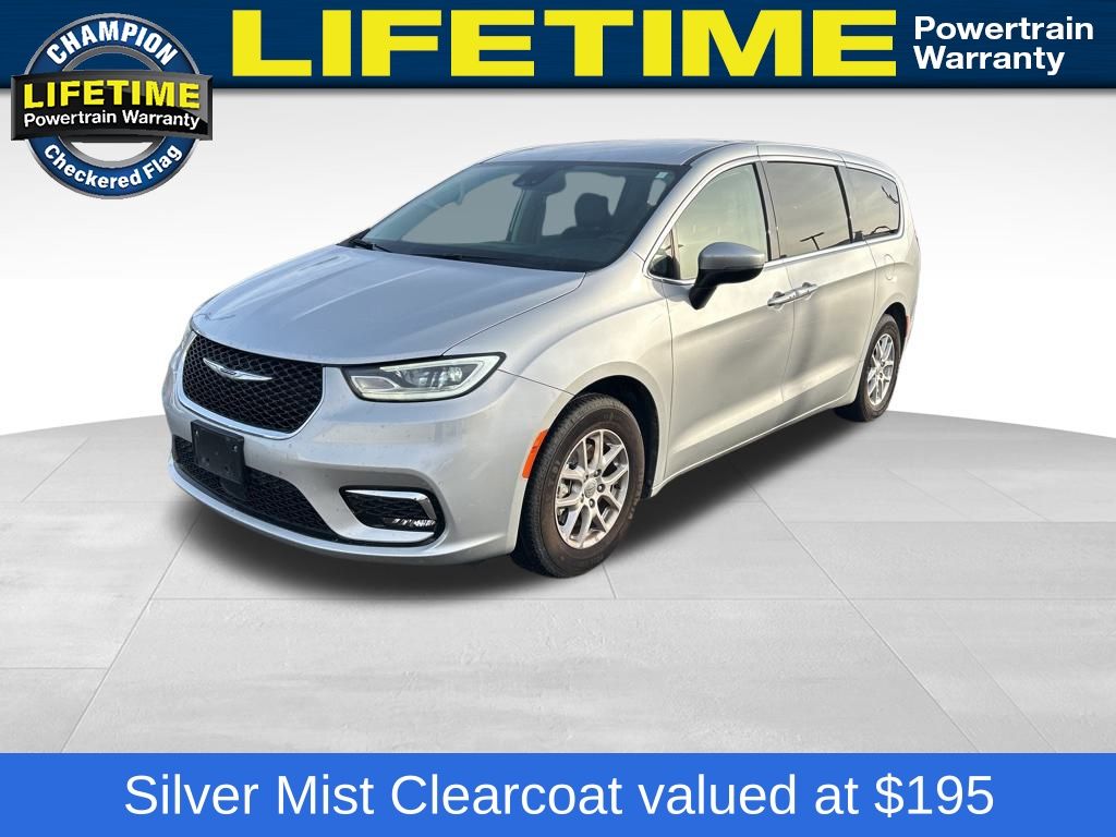 2023 Chrysler Pacifica Touring L's photo