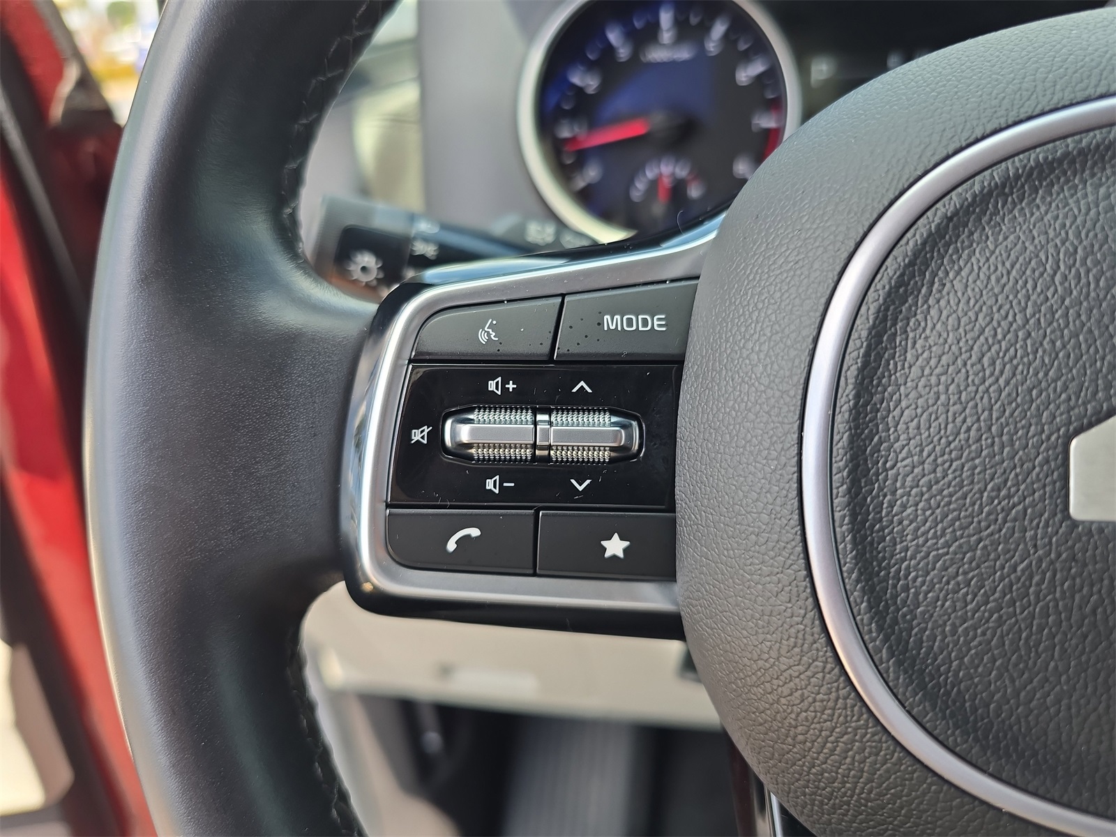 2024 Kia Carnival LX photo 22