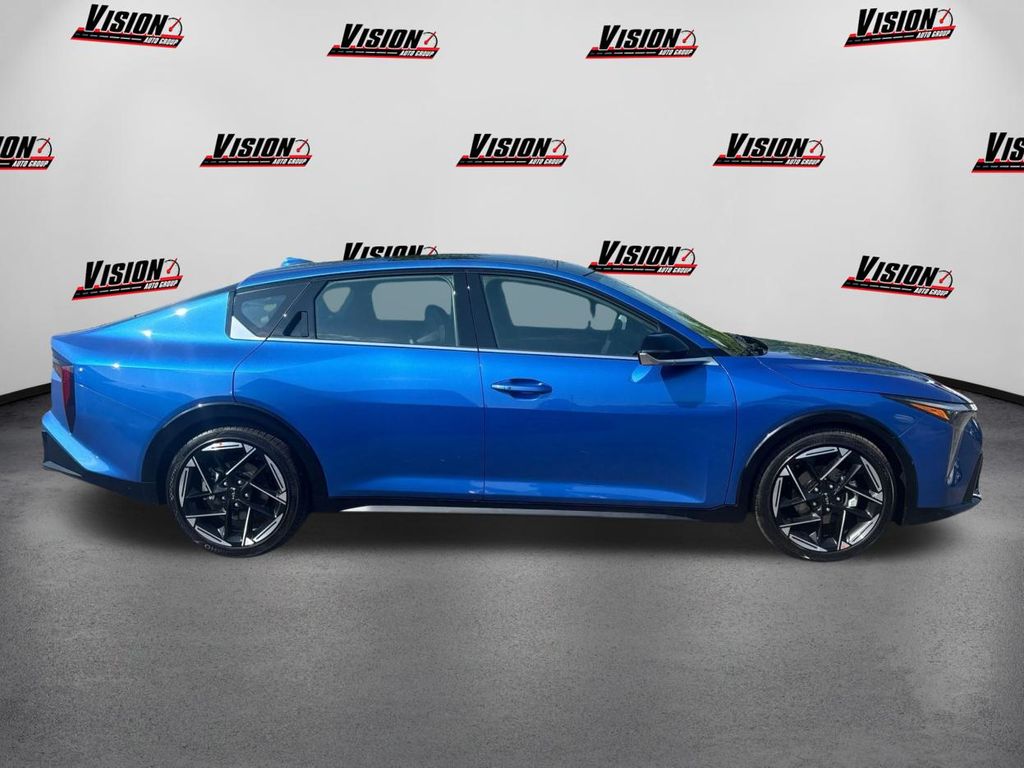 2025 Kia K4 GT-Line photo 4