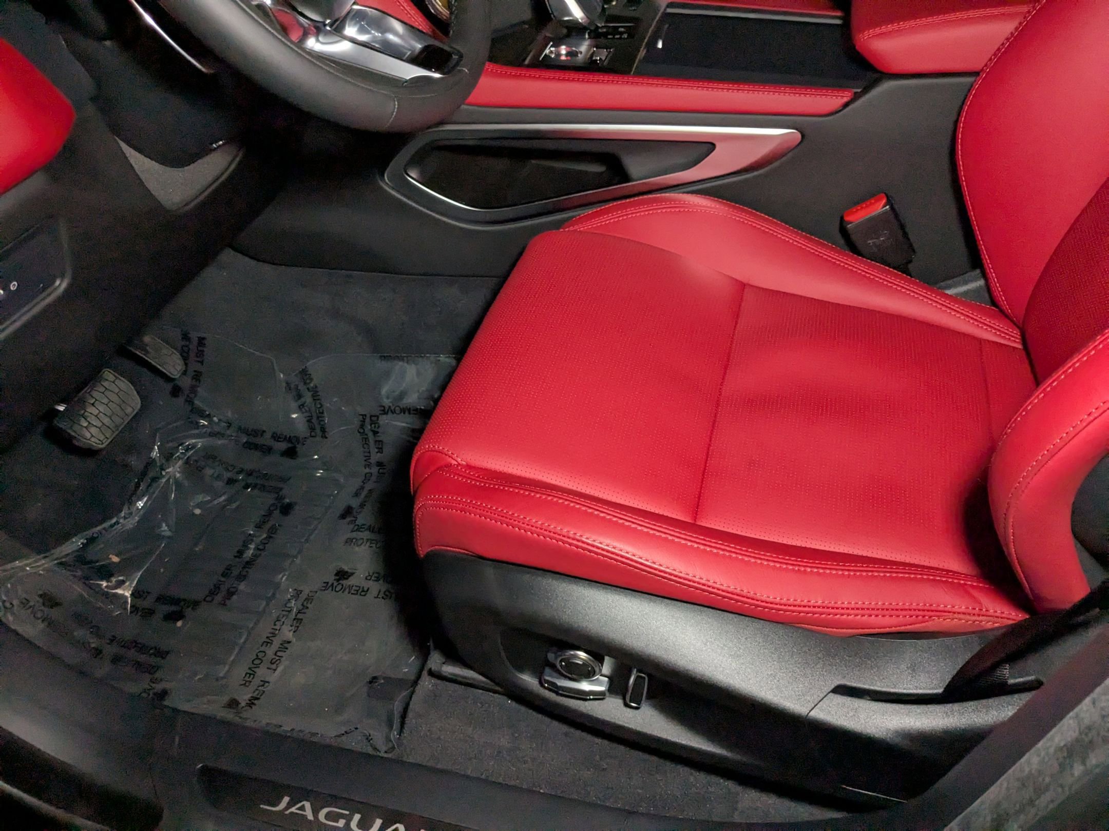 2025 Jaguar F-PACE P250 R-Dynamic S photo 3