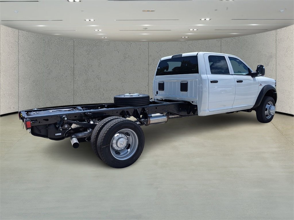 2025 Ram 5500 photo 4