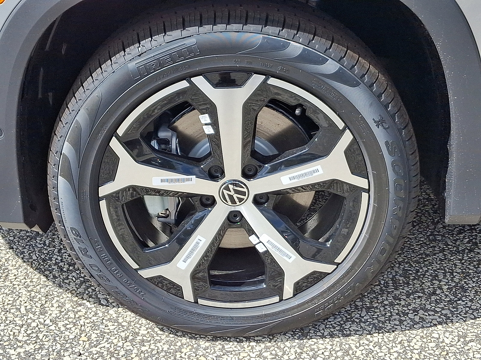 2025 Volkswagen Tiguan SE photo 3