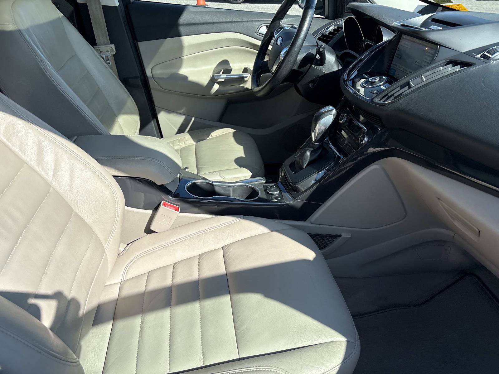 2016 Ford Escape Titanium photo 19