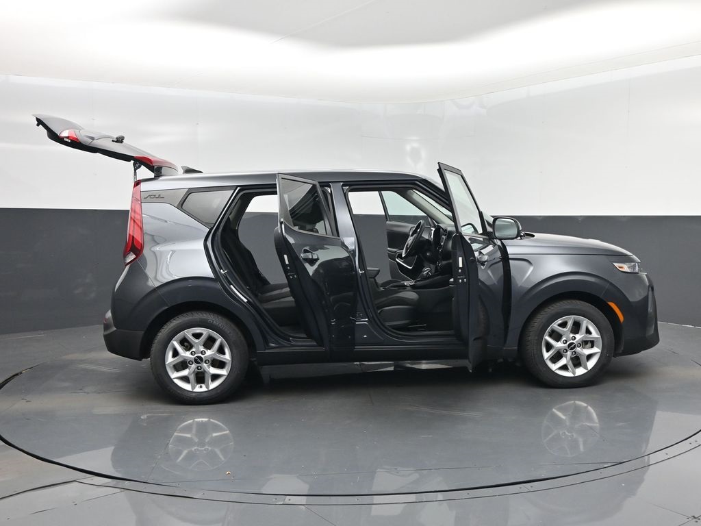 2022 Kia Soul LX photo 40