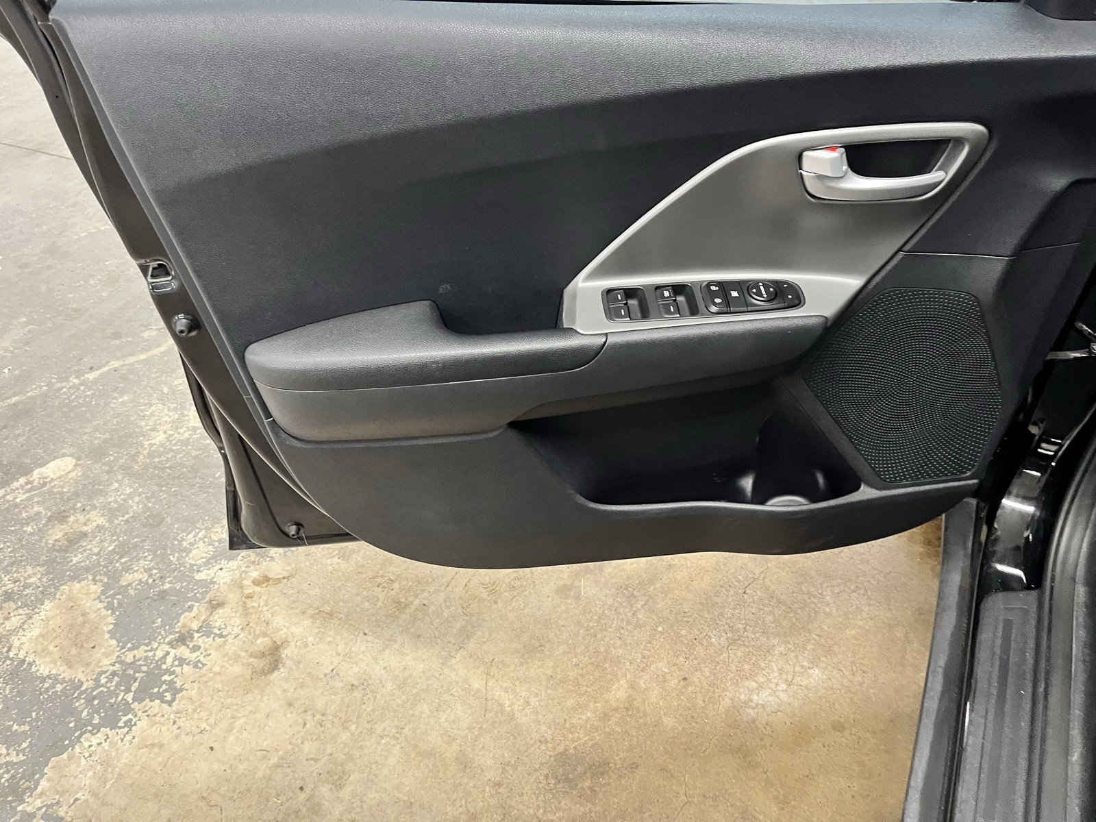 2021 Kia Niro LX photo 15