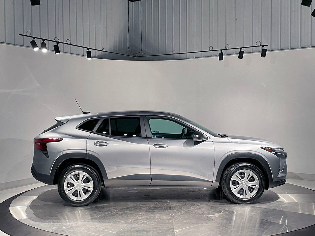 2024 Chevrolet Trax LS photo 4