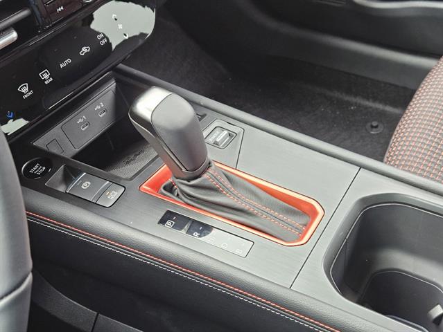 2025 Nissan Kicks SR photo 16