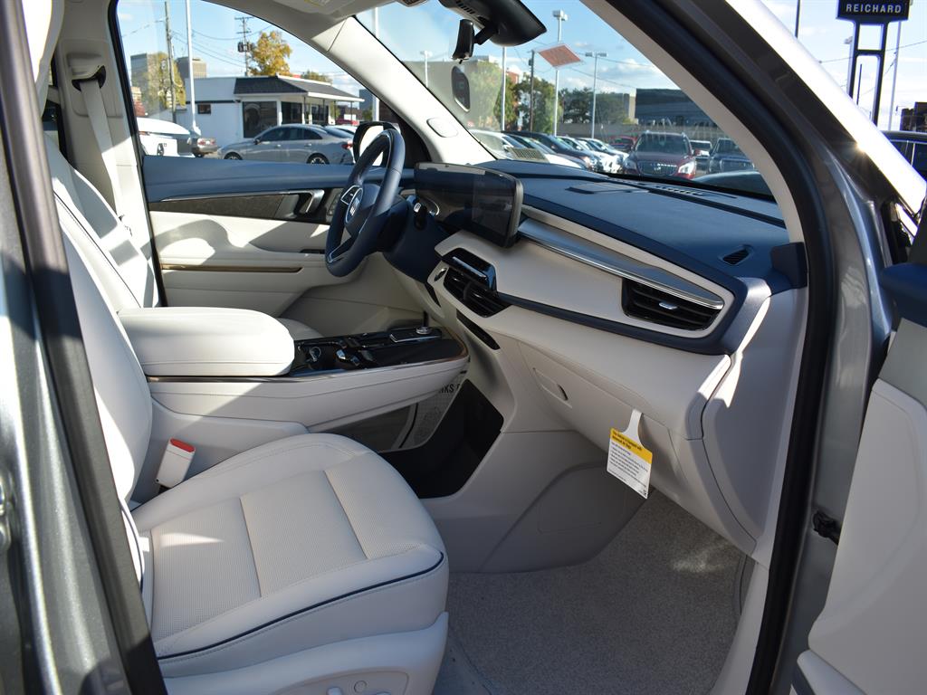 2026 Buick Enclave Avenir photo 3