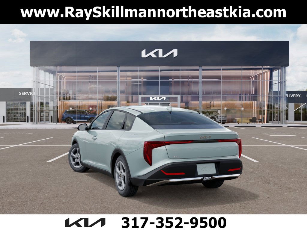 2025 Kia K4 LXS photo 2