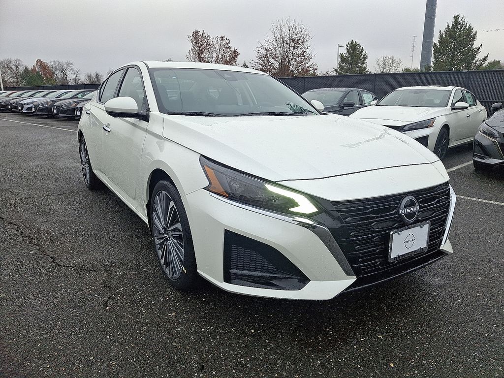 2025 Nissan Altima 2.5 SL photo 2