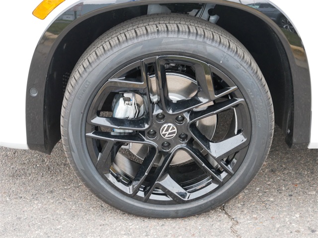 2026 Volkswagen Tiguan SE R-Line Black photo 2