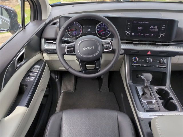 2024 Kia Carnival LX photo 14